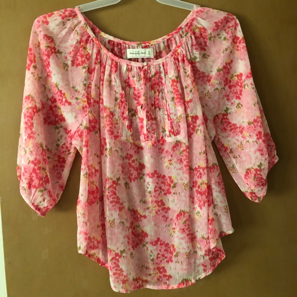 Super cute Abercrombie floral print blouse!!